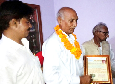 वयोवृद्ध साहित्यकार श्री दुलीचंद वेदी का 80 वां जन्मदिवस ....उत्कर्ष प्रकाशन द्वारा 11 साहित्यप्रेमियों को सम्मानित किया गया (डोरीलाल भास्कर)